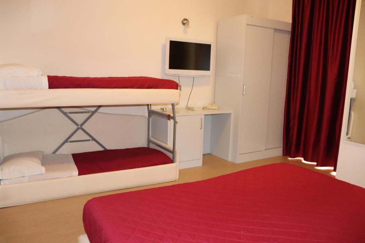 Hotel Morolli リミニ エクステリア 写真