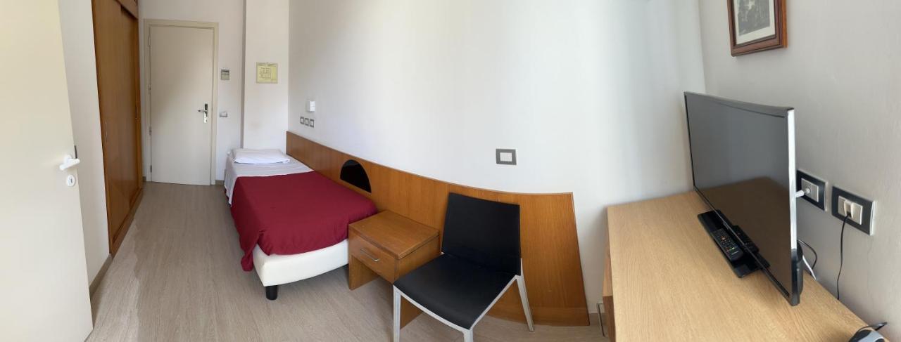 Hotel Morolli リミニ エクステリア 写真