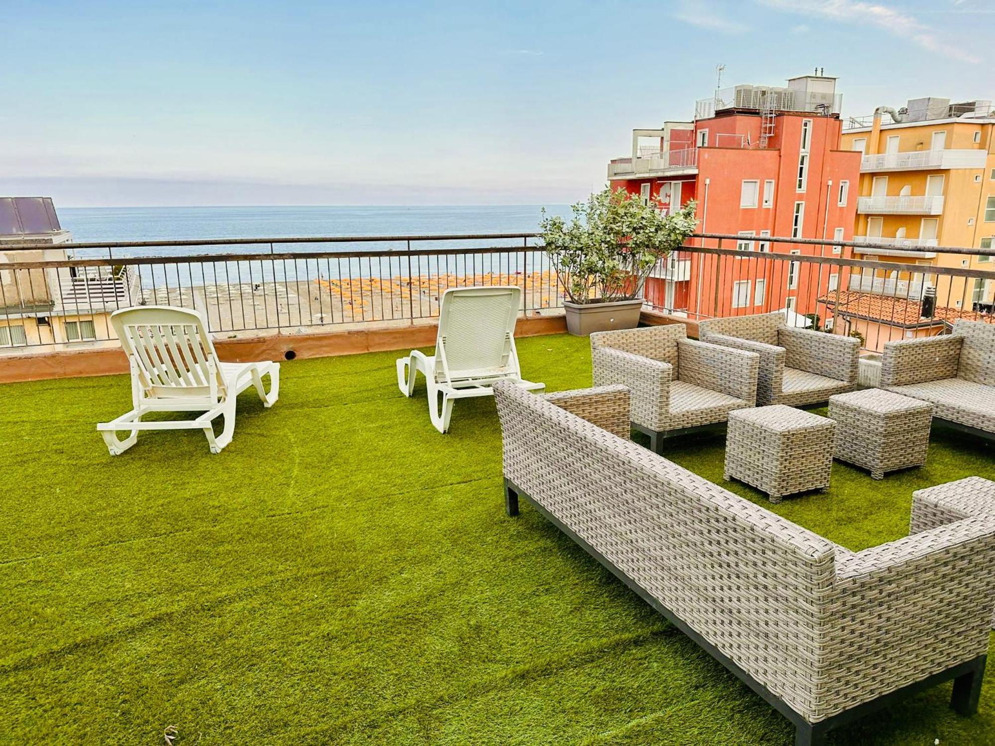 Hotel Morolli リミニ エクステリア 写真