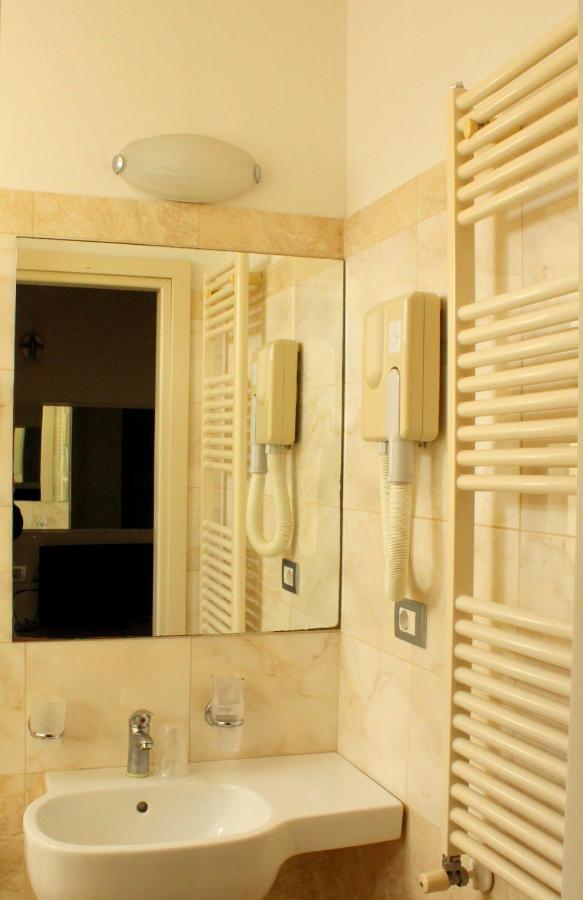 Hotel Morolli リミニ エクステリア 写真